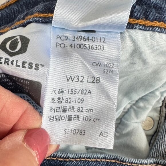 LEVI'S Wedgie Straight Button Fly Jeans - Picture 10 of 15